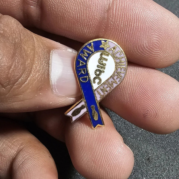 Women's International Bowling Congress Achievement Award Enamel Lapel Pin see pi - Picture 1 of 5